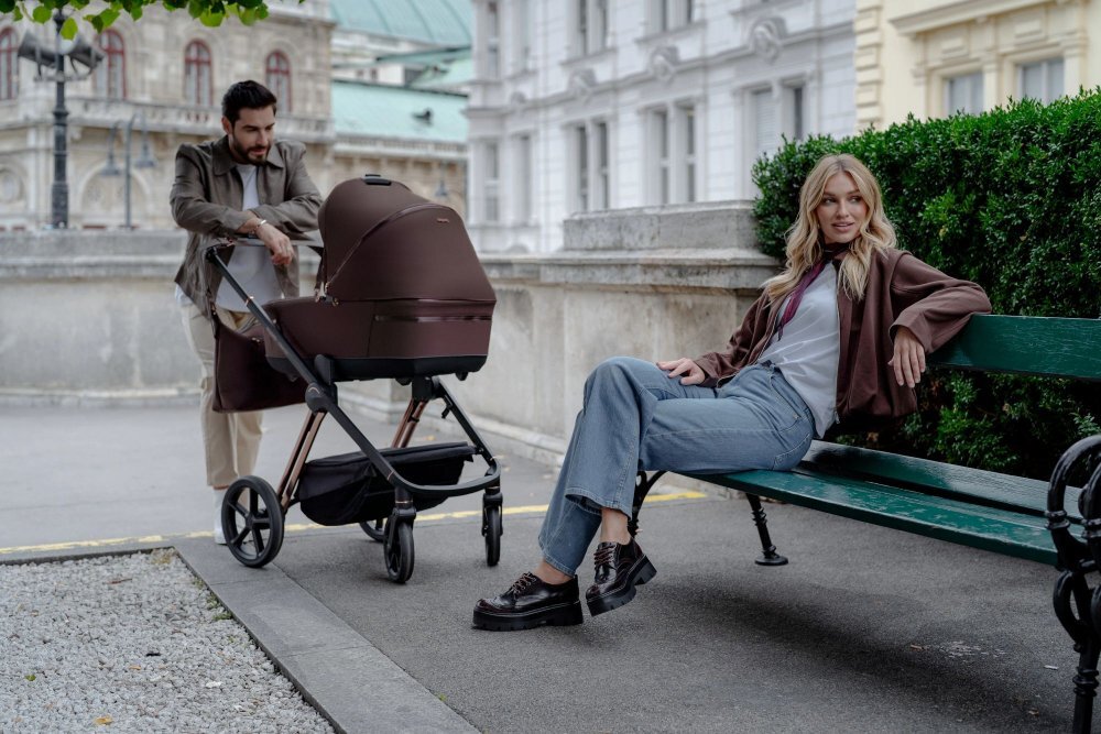 Espiro Carucior 2 in 1 pentru copii Miloo 2.0 Excellent Chocolate cu sezut reversibil suport reglabil pentru picioare bara detasabila greutate admisa 22 kg