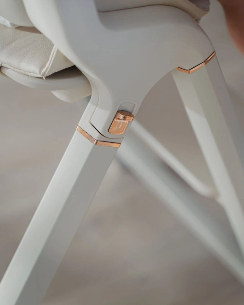 Espiro Scaun de masa pentru copii Allure Beige pliabil cu centura de siguranta in 5 puncte bara de protectie ergonomica reglare sezut in 5 pozitii tava dubla detasabila si suport pentru picioare reglabil