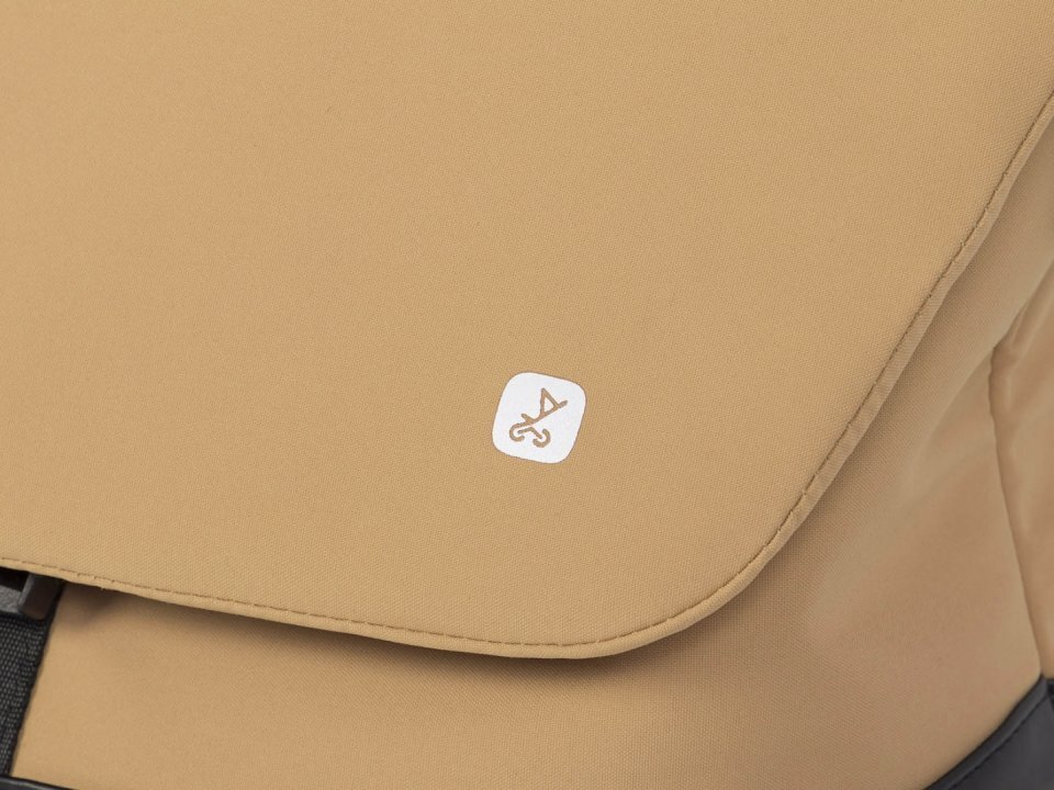 Euro-Cart Geanta multifunctionala pentru mamici Euro Cart compatibila carucioarelor Corso si Crox cu un compartiment si buzunare impermeabila si complet rigida dimensiune 44 x 27 x 14 cm Camel