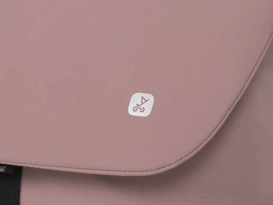 Euro-Cart Geanta multifunctionala pentru mamici Euro Cart compatibila carucioarelor Corso si Crox cu un compartiment si buzunare impermeabila si complet rigida dimensiune 44 x 27 x 14 cm Rose