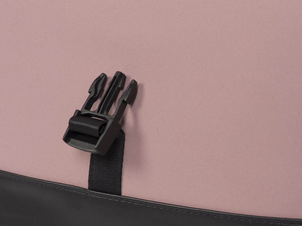 Euro-Cart Geanta multifunctionala pentru mamici Euro Cart compatibila carucioarelor Corso si Crox cu un compartiment si buzunare impermeabila si complet rigida dimensiune 44 x 27 x 14 cm Rose