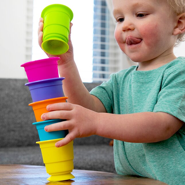 Fat Brain Toys Set de cupe din silicon cu ventuze Suction Kupz