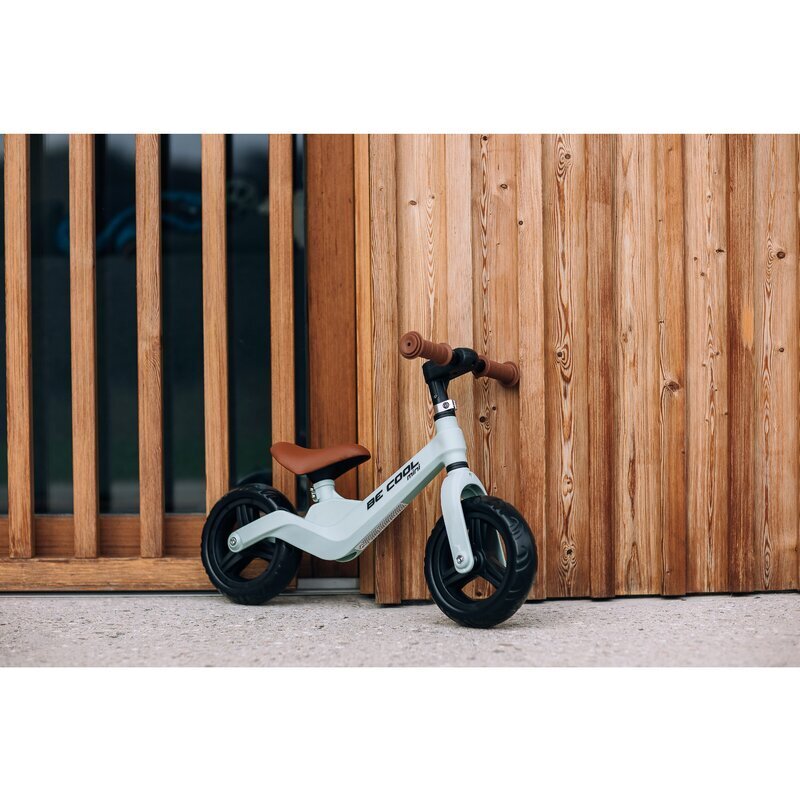 FreeON Bicicleta fara pedale Be Cool Mini roti din Eva12 luni+ alb 8 inch scaun reglabil de la 27-35 cm roti late din material EVA ghidon ajustabil intre 46 si 51 cm greutate maxima suportata 30 Kg