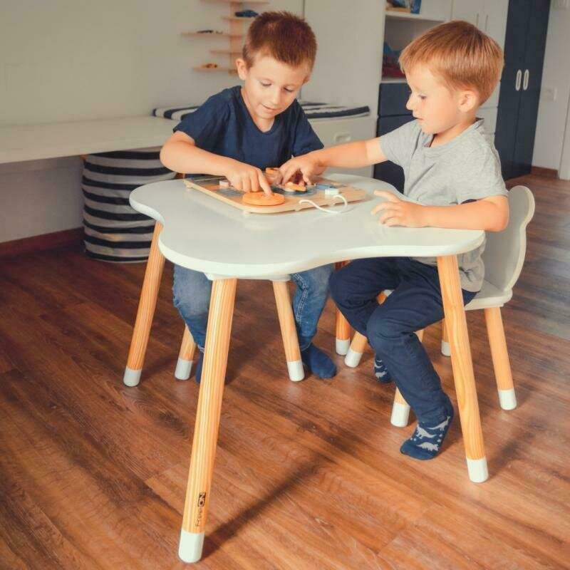 FreeON Set masuta si doua scaune pentru copii Bear din lemn cu marginile rotunjite alb