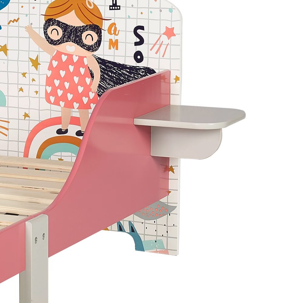 Ginger Home Pat junior din lemn 140x70 cm cu laterale protectie si polita Super Girl