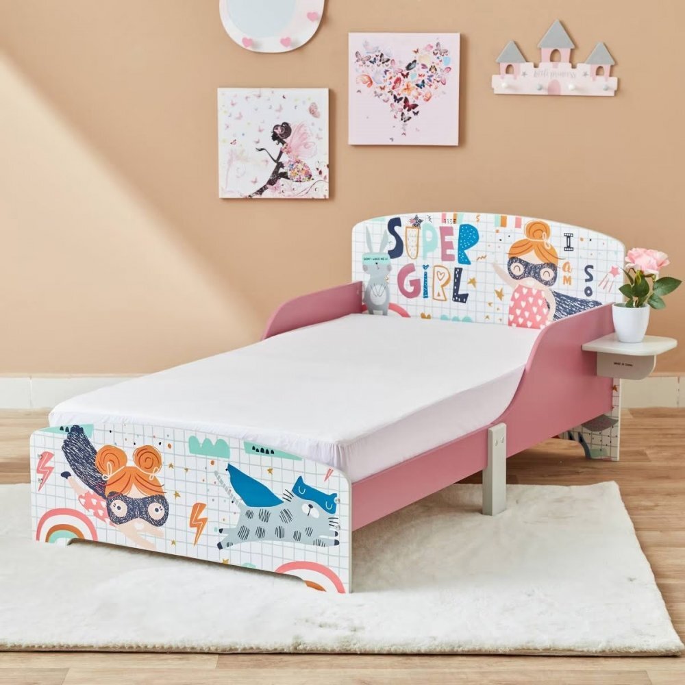 Ginger Home Pat junior din lemn 140x70 cm cu laterale protectie si polita Super Girl
