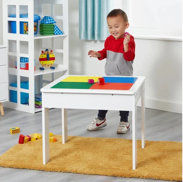 Ginger Home Set masuta cu 2 scaunele din lemn cu spatiu de depozitare si placa pentru constructii LEGO Alb