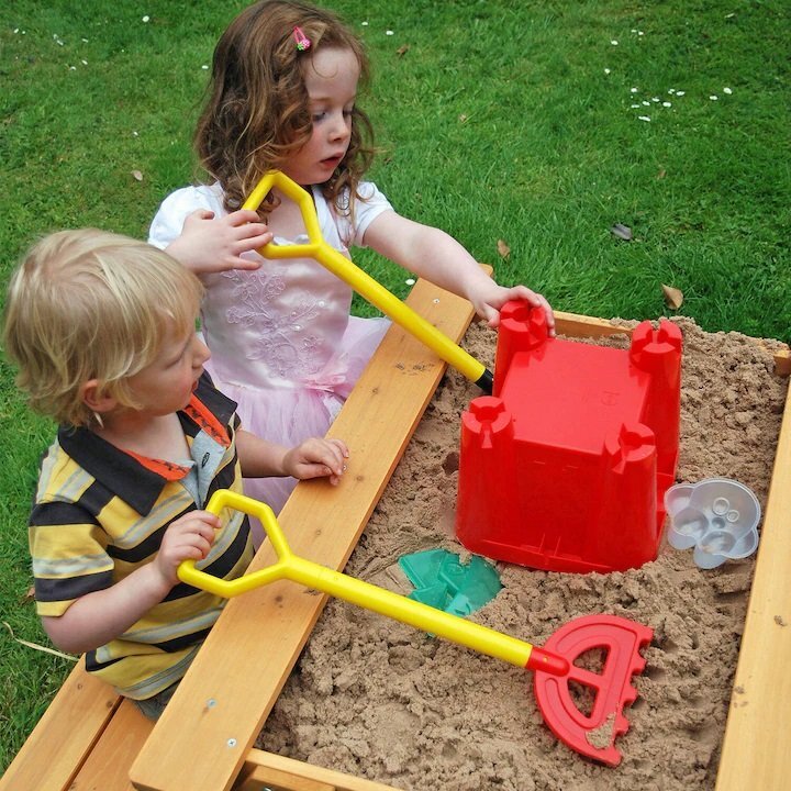 Ginger Home Set masuta de gradina cu bancute din lemn si cutie pentru nisip