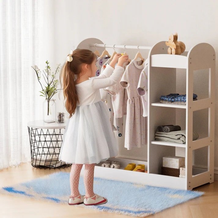 Ginger Home Stand pentru imbracaminte copii Mirror White cu 4 politebara pentru umeraseraft si oglinda dimensiune 93.5x38x100.3 cm
