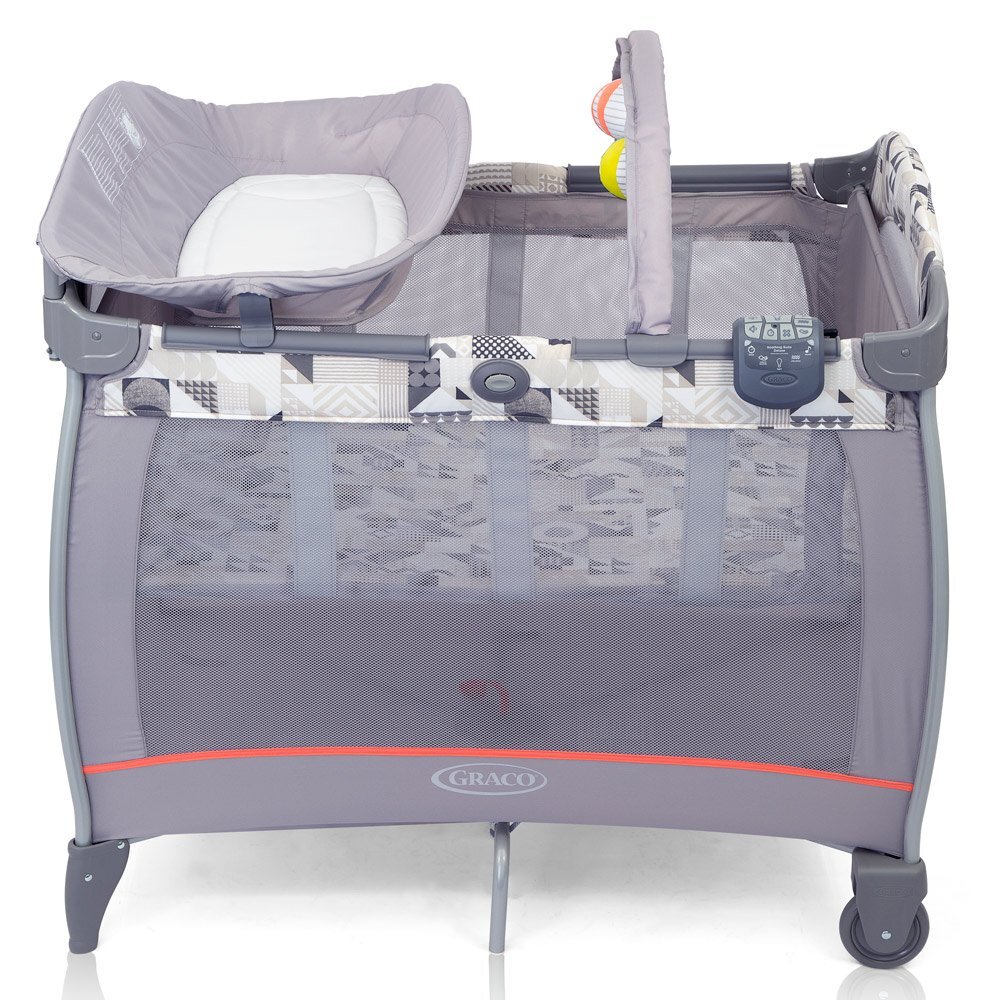 GRACO Patut Contour Electra Patchwork Grey cu masuta de infasat arcada cu jucarii roti saltea pliabila si geanta de transport