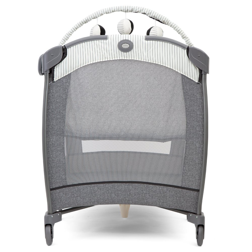 GRACO Patut Contour Electra Suits Me cu masuta de infasat arcada cu jucarii roti saltea pliabila si geanta de transport