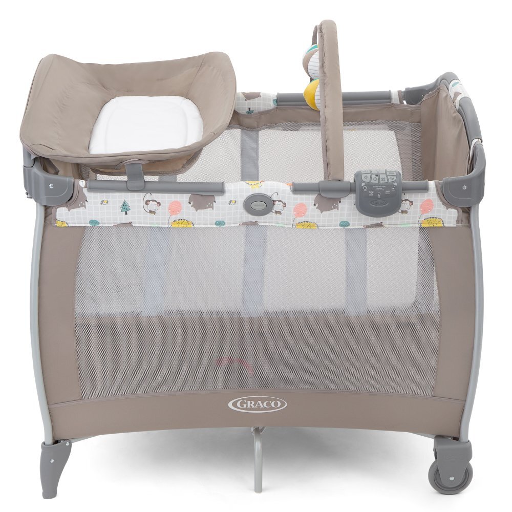 GRACO Patut pliabil Contour Electra Bear Tales cu masuta de infasat arcada cu jucarii roti saltea pliabila si geanta de transport
