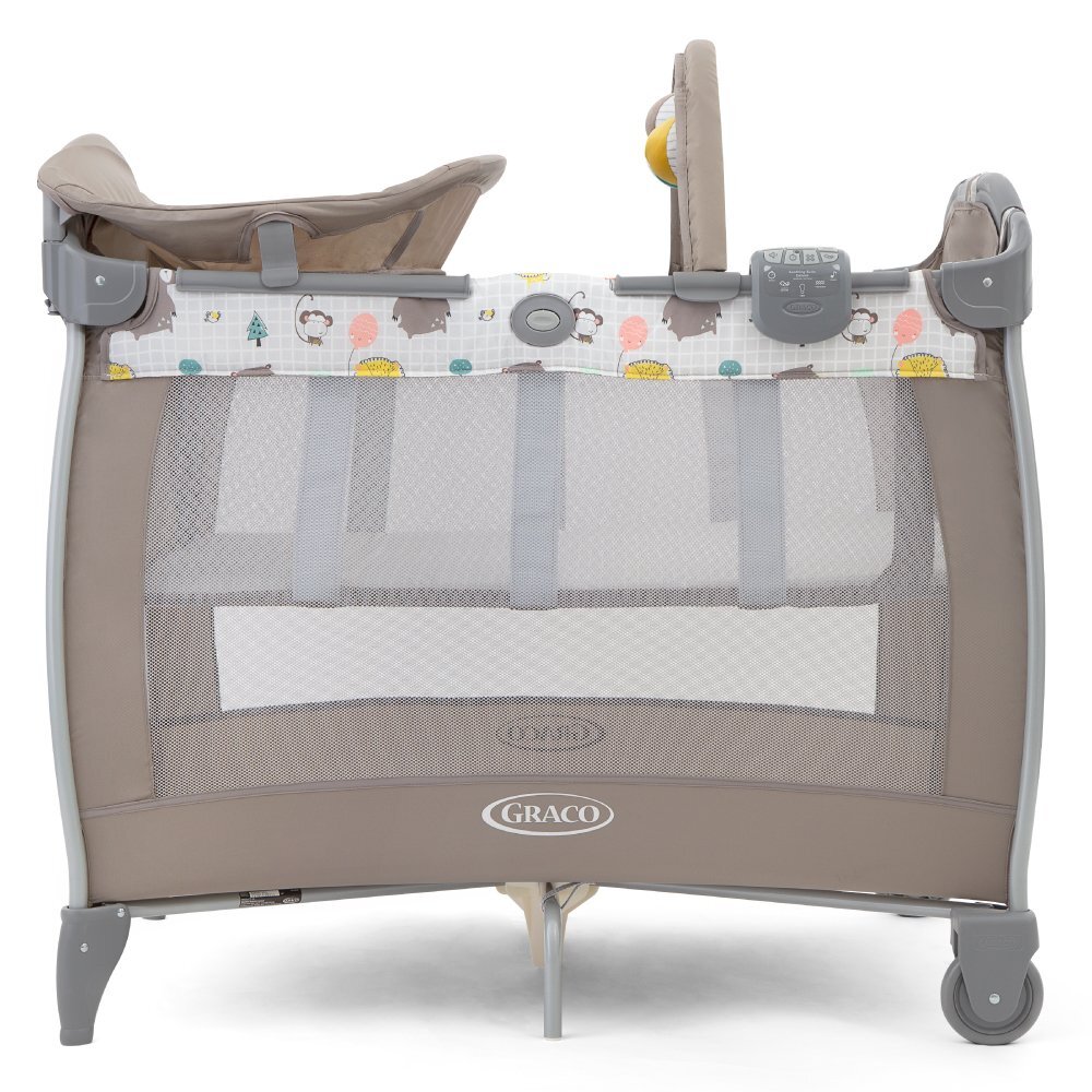 GRACO Patut pliabil Contour Electra Bear Tales cu masuta de infasat arcada cu jucarii roti saltea pliabila si geanta de transport