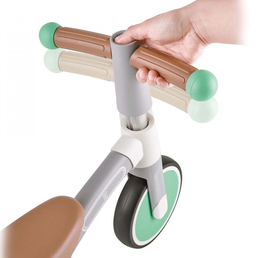 HAPE Tricicleta copii de echilibru cu 3 roti verde deschis cadru usor de aluminiu scaun reglabil roti fabricate din material spumant TPU moale si flexibil de la 18 luni