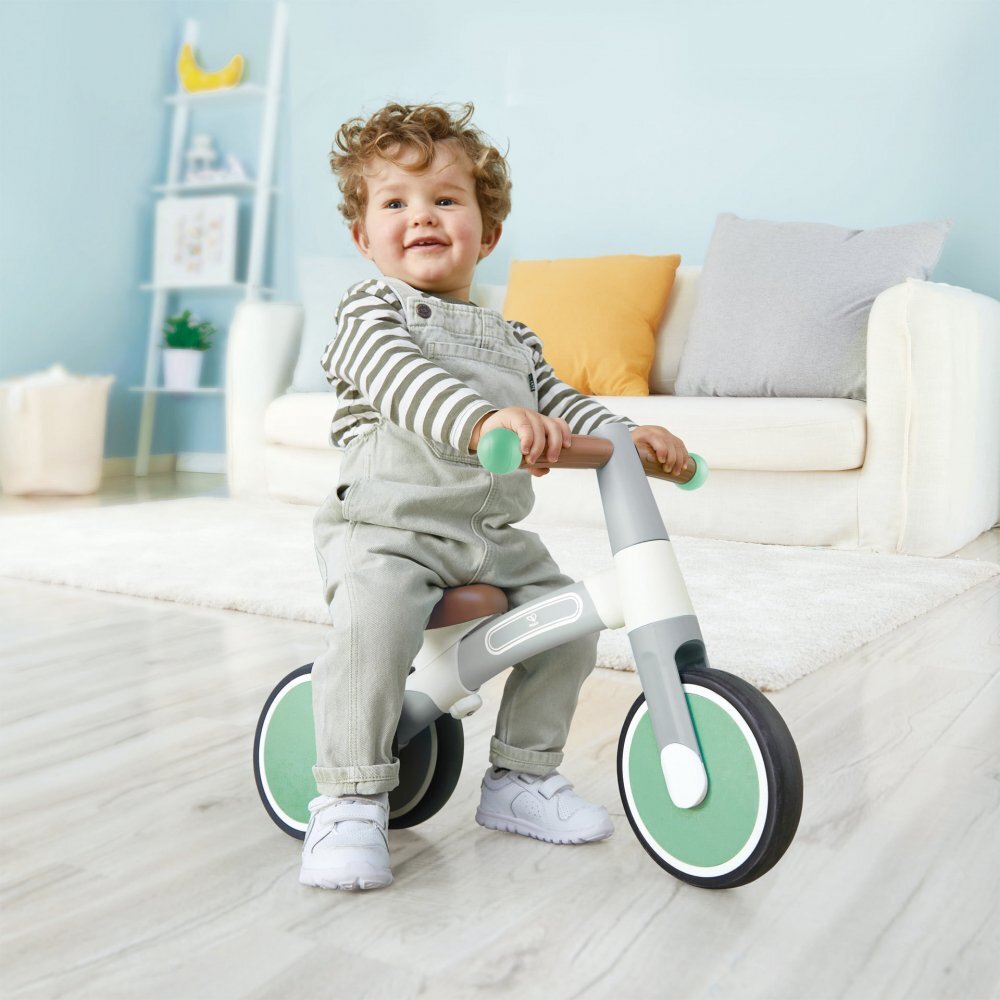 HAPE Tricicleta copii de echilibru cu 3 roti verde deschis cadru usor de aluminiu scaun reglabil roti fabricate din material spumant TPU moale si flexibil de la 18 luni