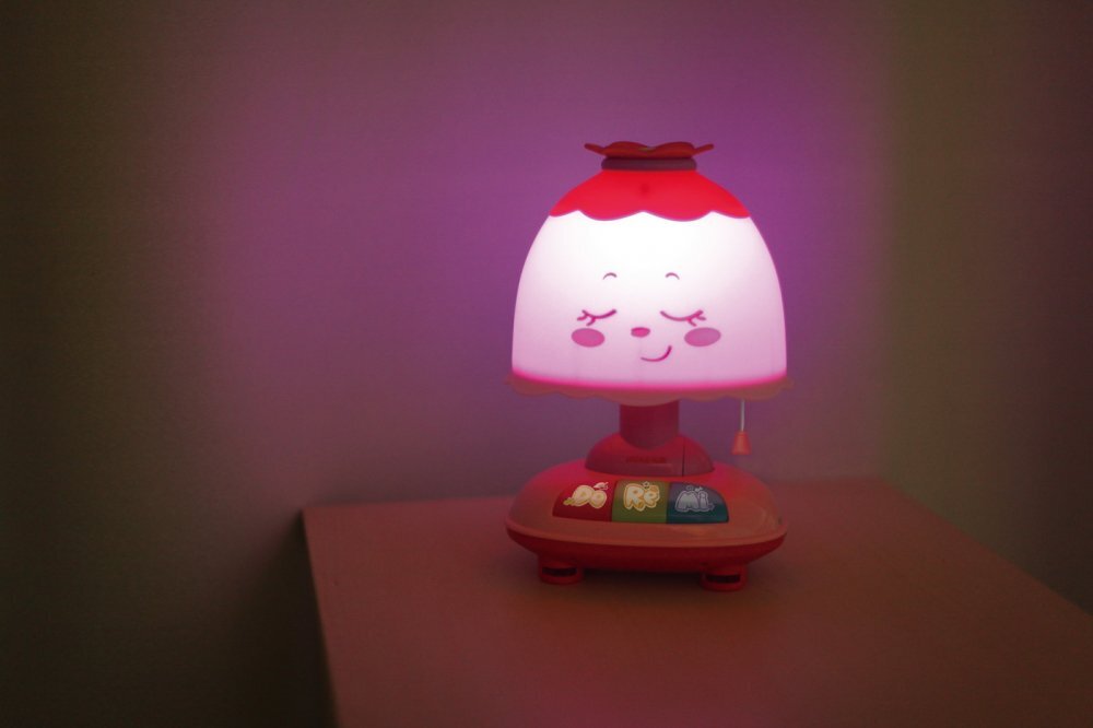 Hola Lampa de veghe cu lumini si sunete