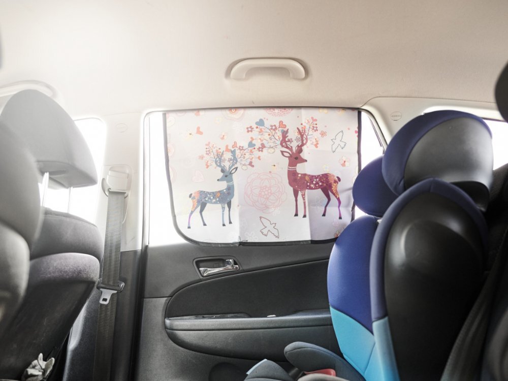 Ikonka Parasolar auto cu prindere magnetica Deer dimensiune 59 cm x 45 cm