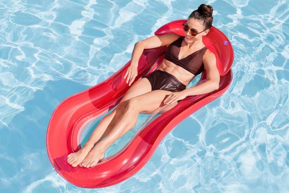 Ikonka Saltea gonflabila pentru plaja si piscina cu Spatar si Cotiere 2 camere de aer independente si plasa 159 x 77 cm sarcina maxima 90 kg Red