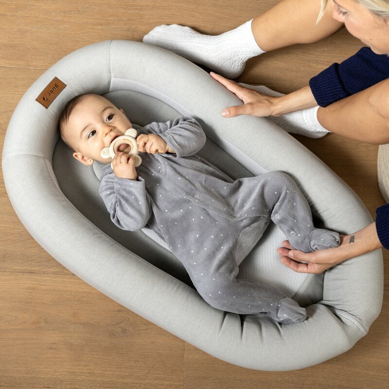JANE Cosulet confortabil pentru bebelusi Joy Botanic Baby Nest material respirabil 3D cu perna pentru prevenire plagiocefalie