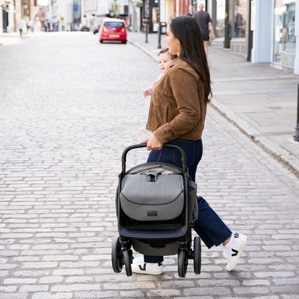 JOIE Carucior pentru copii Parcel LX Signature Sandstone ultracompact spatar si suport pentru picioare reglabile