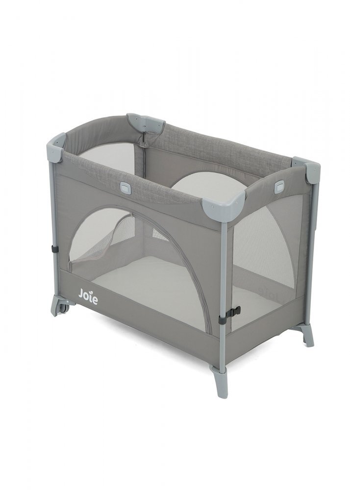 JOIE Patut pentru copii co-sleeper Kubbie Foggy Gray pliabil usita cu fermoar roti cu blocare laterala culisanta saltea si geanta de transport incluse