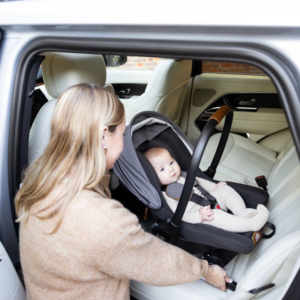 JOIE Scoica auto cu isofix integrat Sprint Signature Eclipse conform ECE R129