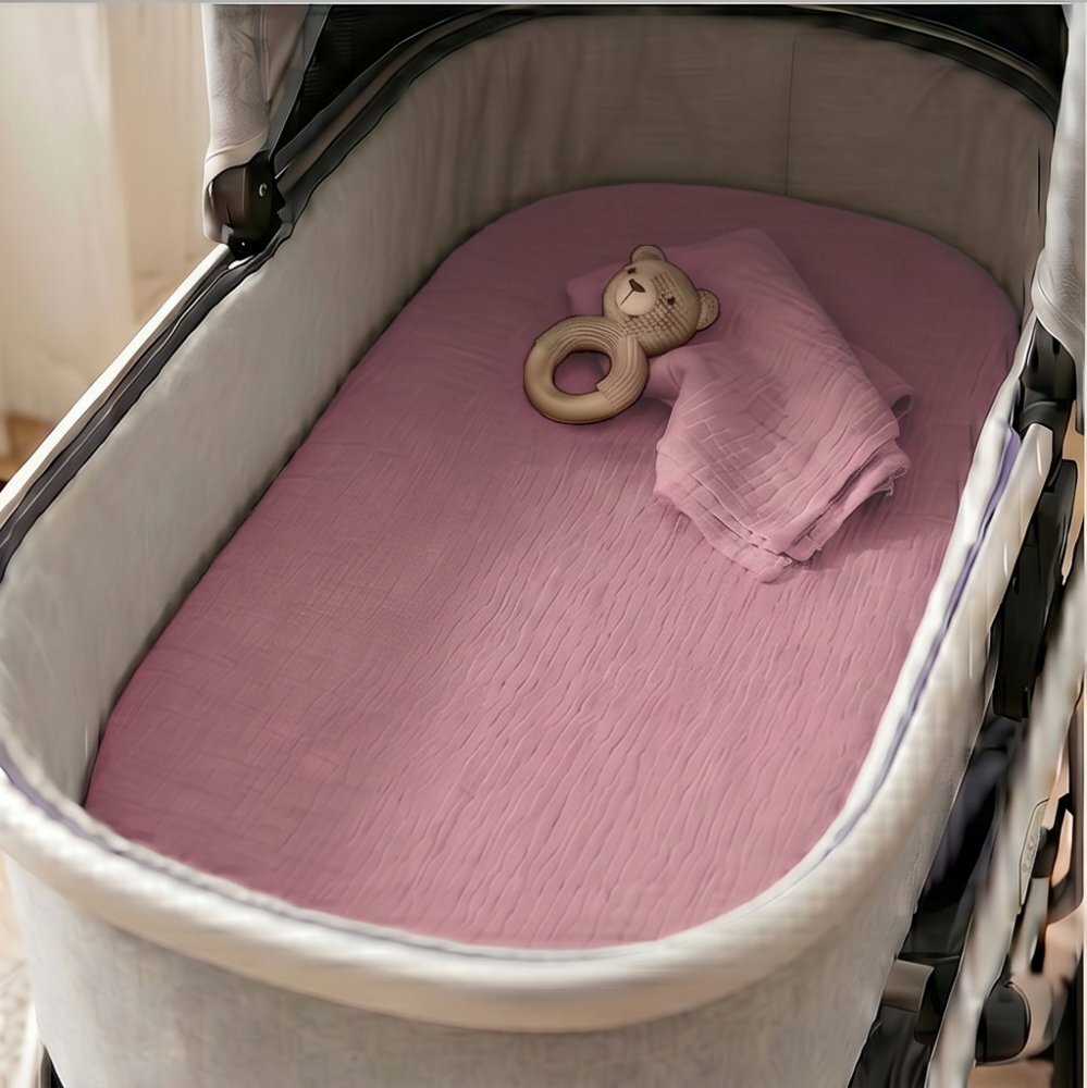 Kerstin Cearceaf cu banda elastica pentru landoucarucior si cosulet copii Premium Muslin Retro Pink realizat din muselina bumbac 100 dimensiune 80 x 38 cm