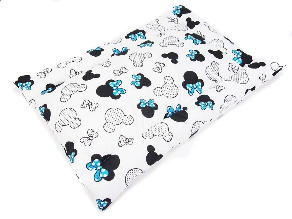 Kerstin Saltea pentru masuta de infasat bebe Mickey Blue cu umplutura din silicon invelis 100 bumbac dimensiune 50 x 70 cm