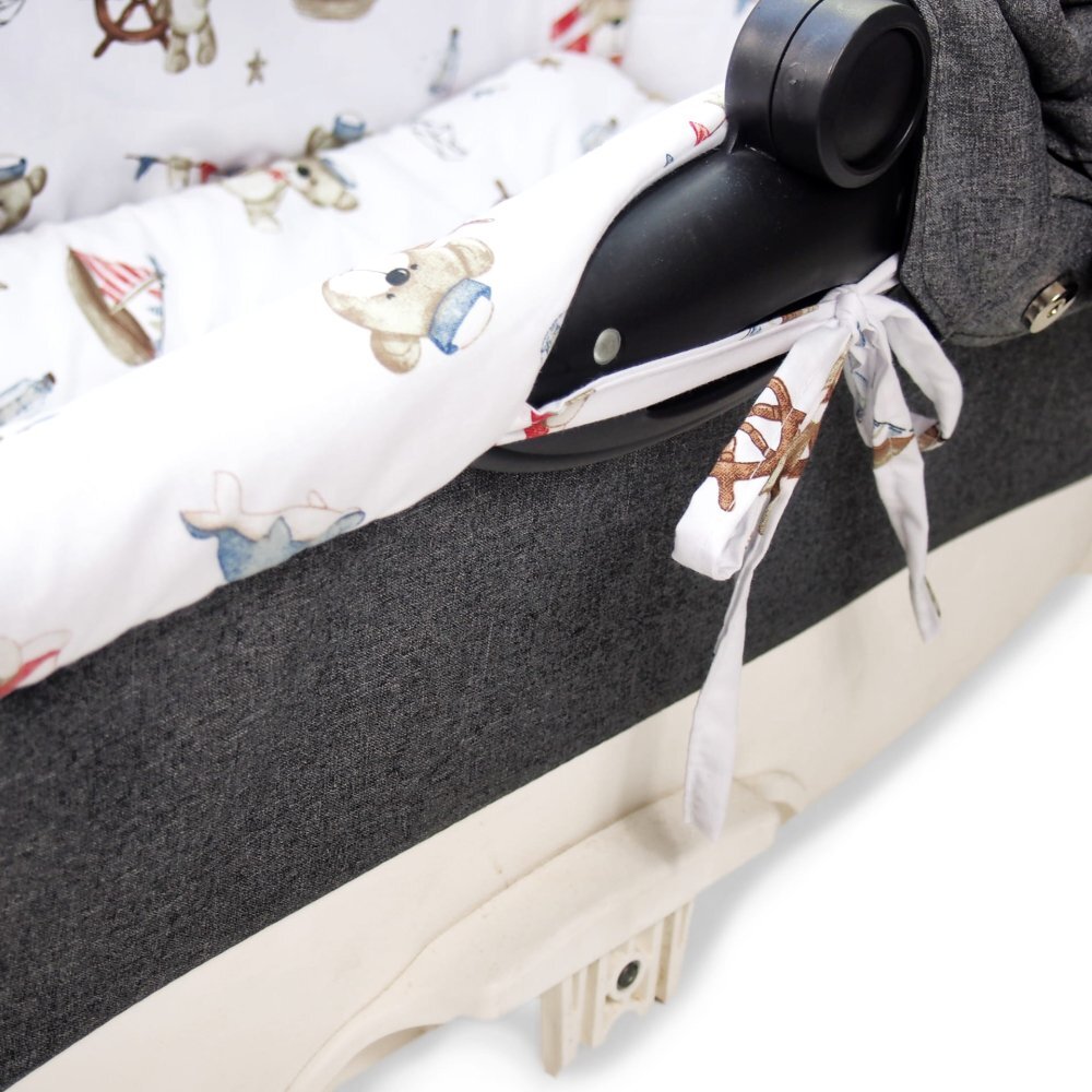 Kerstin Set insertie textila pentru landoucosulet copii Ursuletul pirat cearsaf cu elastic asortat 80x38 cm realizate din bumbac 100