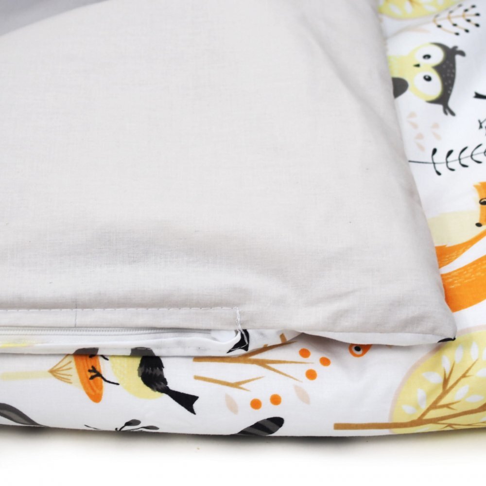 Kerstin Set lenjerie 2 piese pentru patut copii Forest Friends husa pilota 120x90 si fata perna 40x60 cm design versatil cu doua fete tesatura moale inchidere cu fermoar