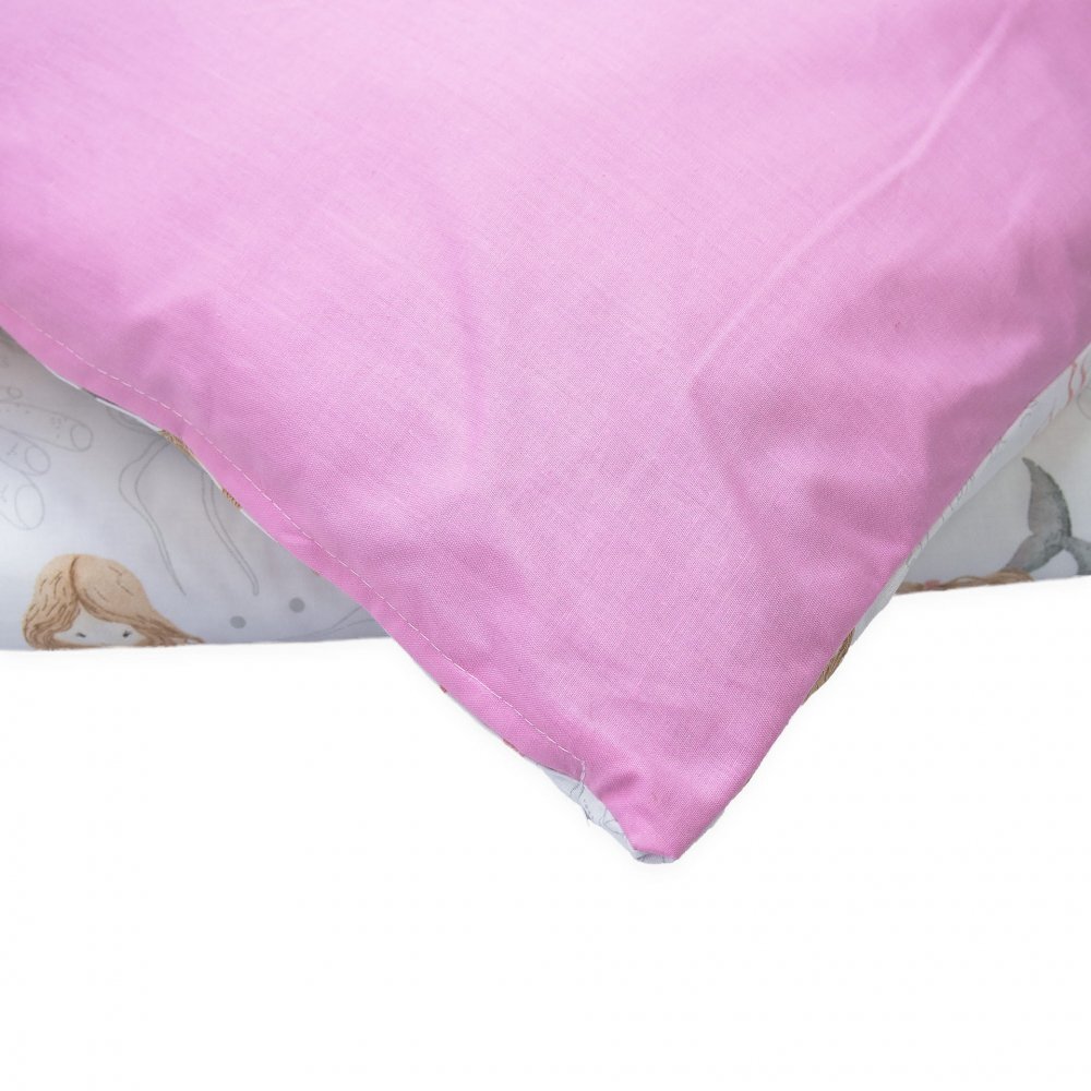 Kerstin Set lenjerie 2 piese pentru patut copii Sirene husa pilota 120x90 si fata perna 40x60 cm design versatil cu doua fete tesatura moale inchidere cu fermoar