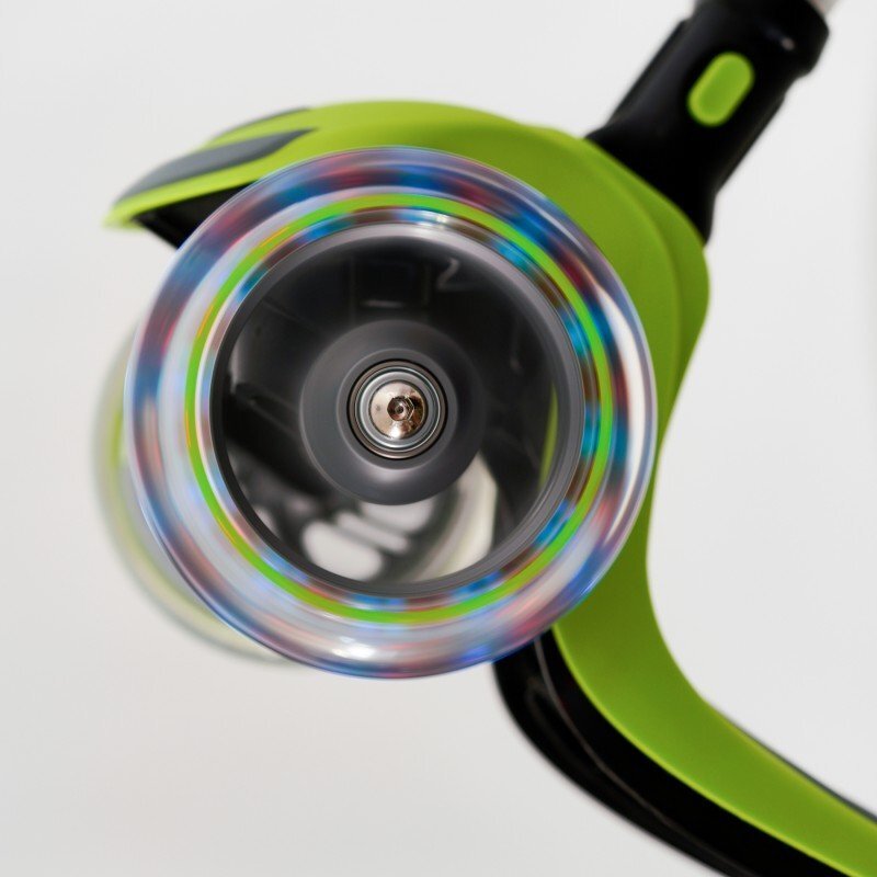 KicknRoll Trotineta pentru copii Nichiduta Kick and roll Green pliabila cadru din aluminiu ghidon reglabil in 4 pozitii roti silentioase din PU cu lumini LED dimensiune 58 x 25.9 x 82 cm
