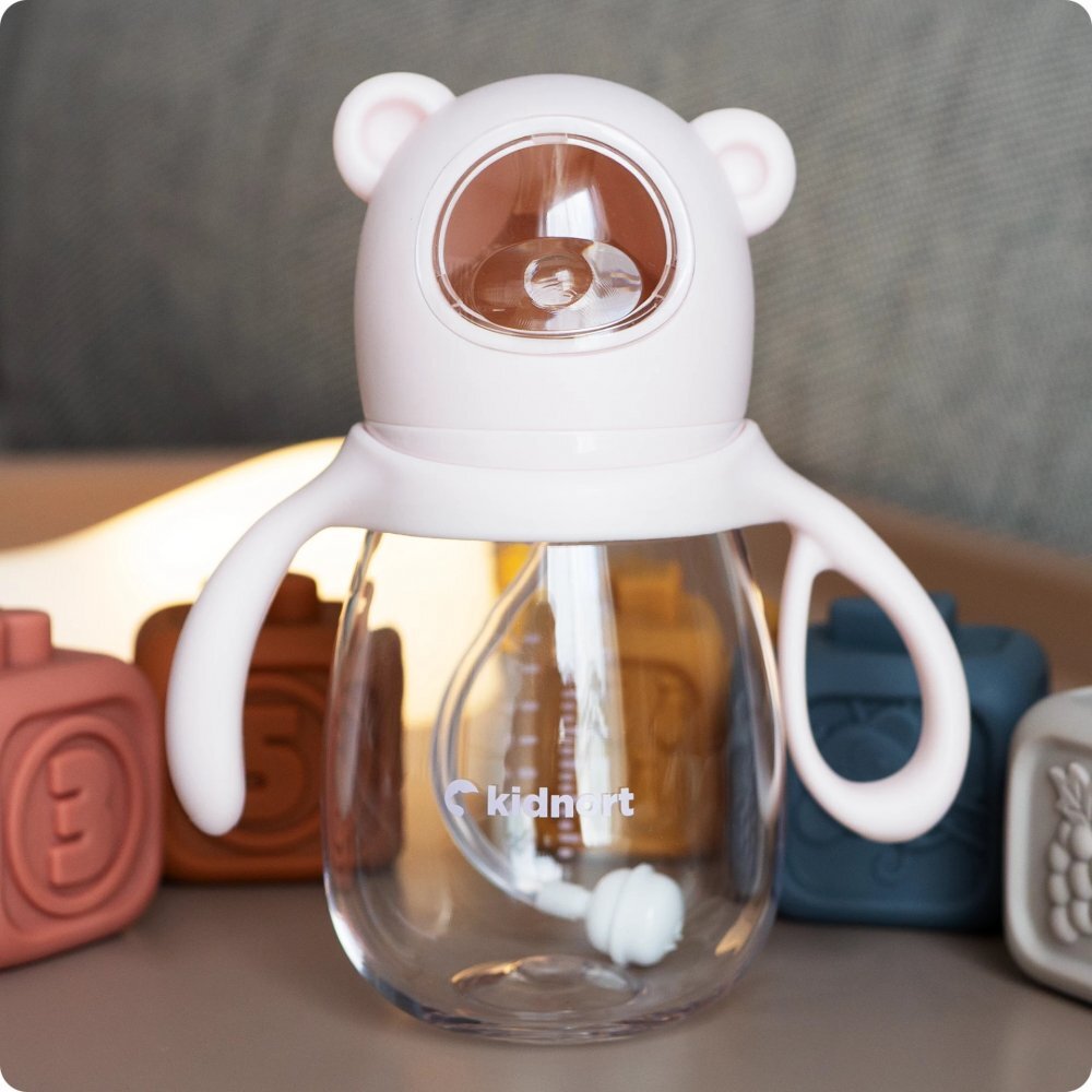 Kidnort Biberon cu tetina anti-colici debit variabil Jordbaer Pink 300 ml de la 6 luni echipat cu Pai cu bila gravitationala si maner ergonomic detasabil