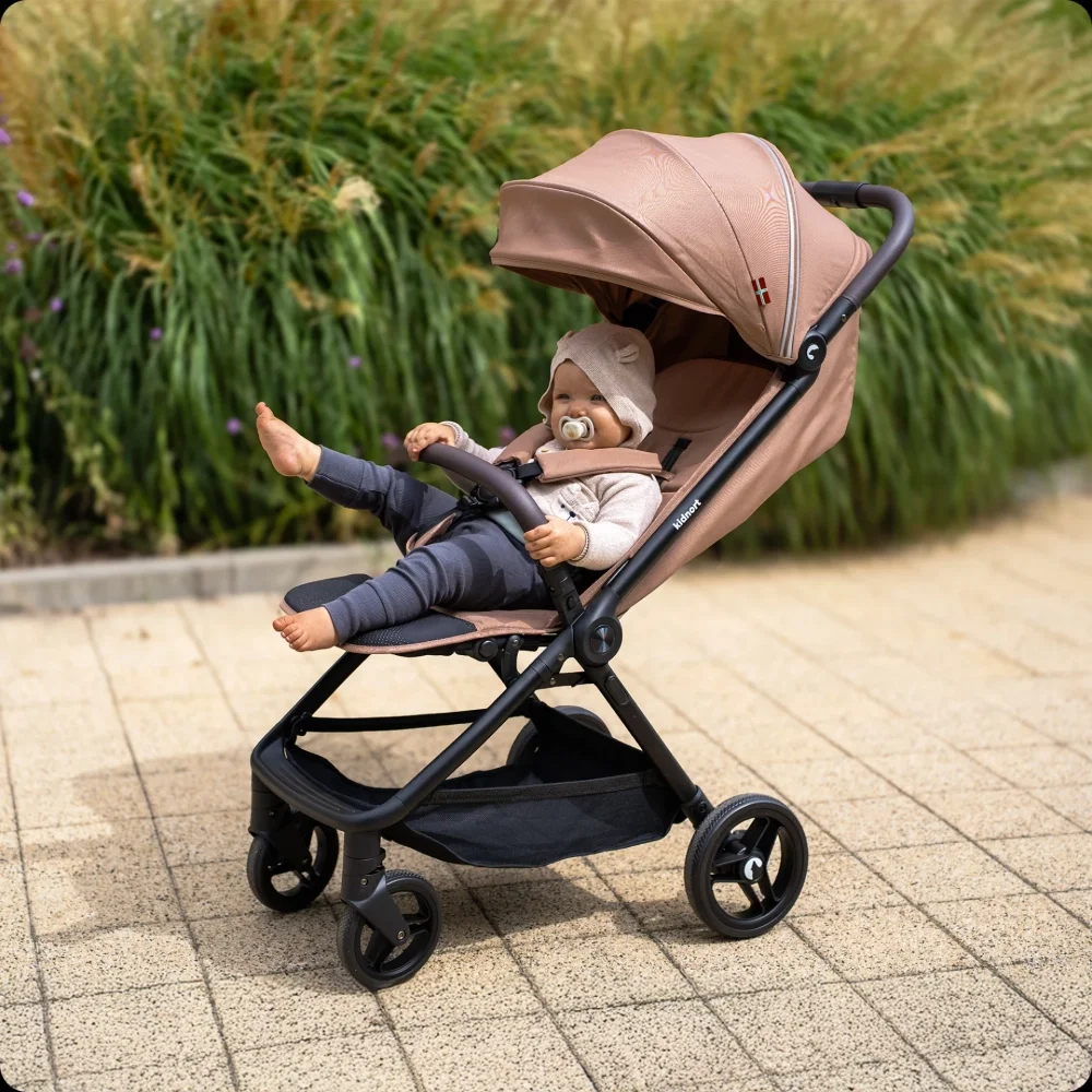Kidnort Carucior pentru copii Snougle Beige autofold pliabil cu o singura mana ferestre de ventilatie pana la 22 kg cu suspensii accesorii practice incluse
