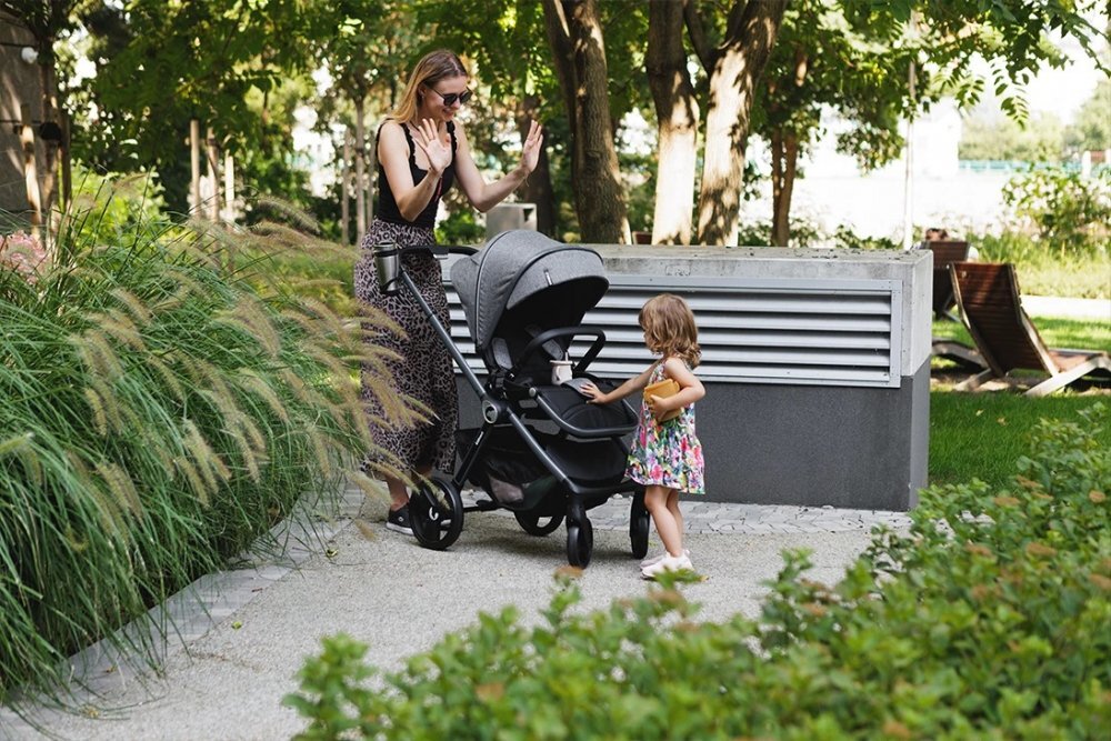 Kidnort Carucior reversibil pentru copii cu pliere compacta spatar si viziera reglabile Isbjorn Grey pana la 22 kg roti cu suspensii accesorii incluse suport pentru pahar