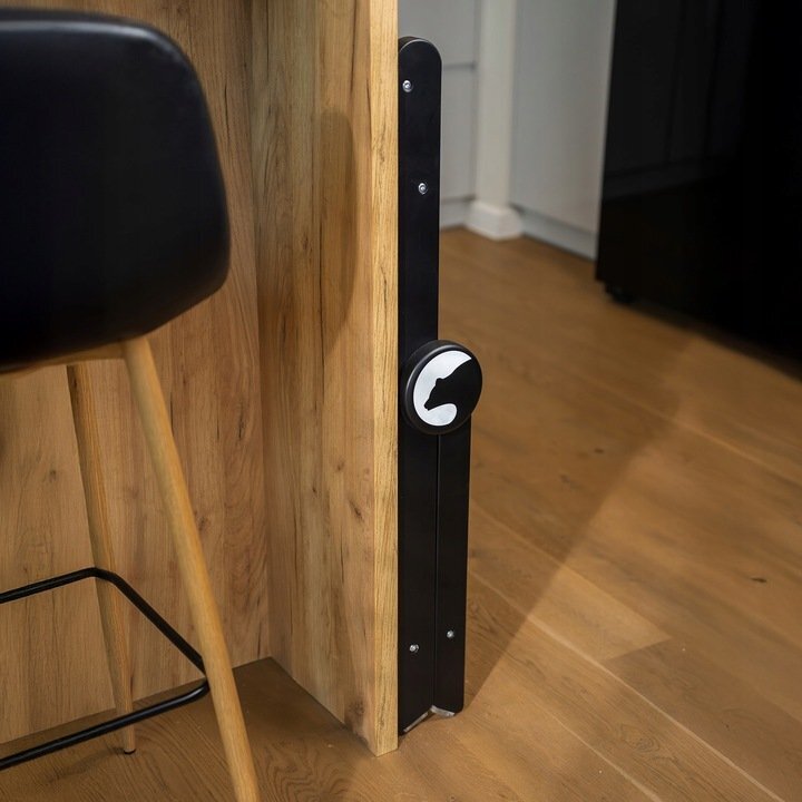 Kidnort Scaun de masa pentru copii Drommer Unique Negru pliabil structura din lemn cu 9 configuratii de inaltime centura de siguranta in 5 puncte pana la 75 kg dimensiune 59 x 46 x 79.5 cm perna de sezut inclusa