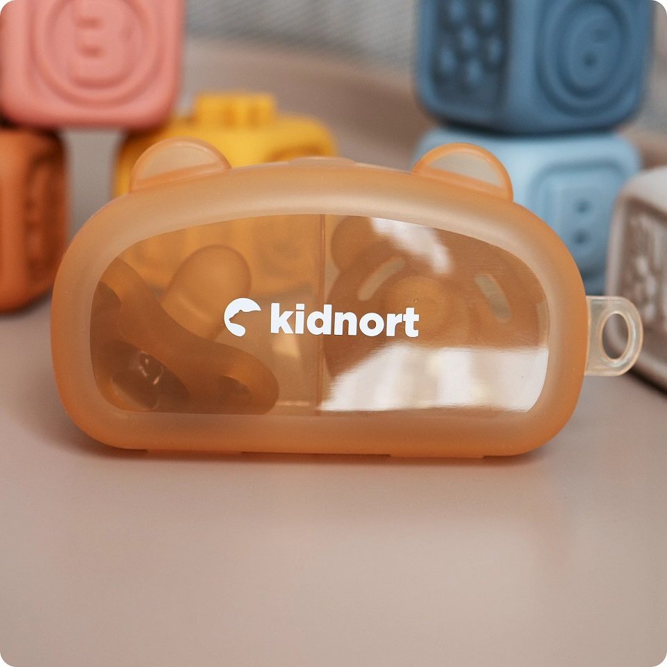 Kidnort Set 2 suzete din silicon Happling ortodontica si simetrica Sterilizabile cu orificii de ventilatie de la 0 la 18 luni fara BPA