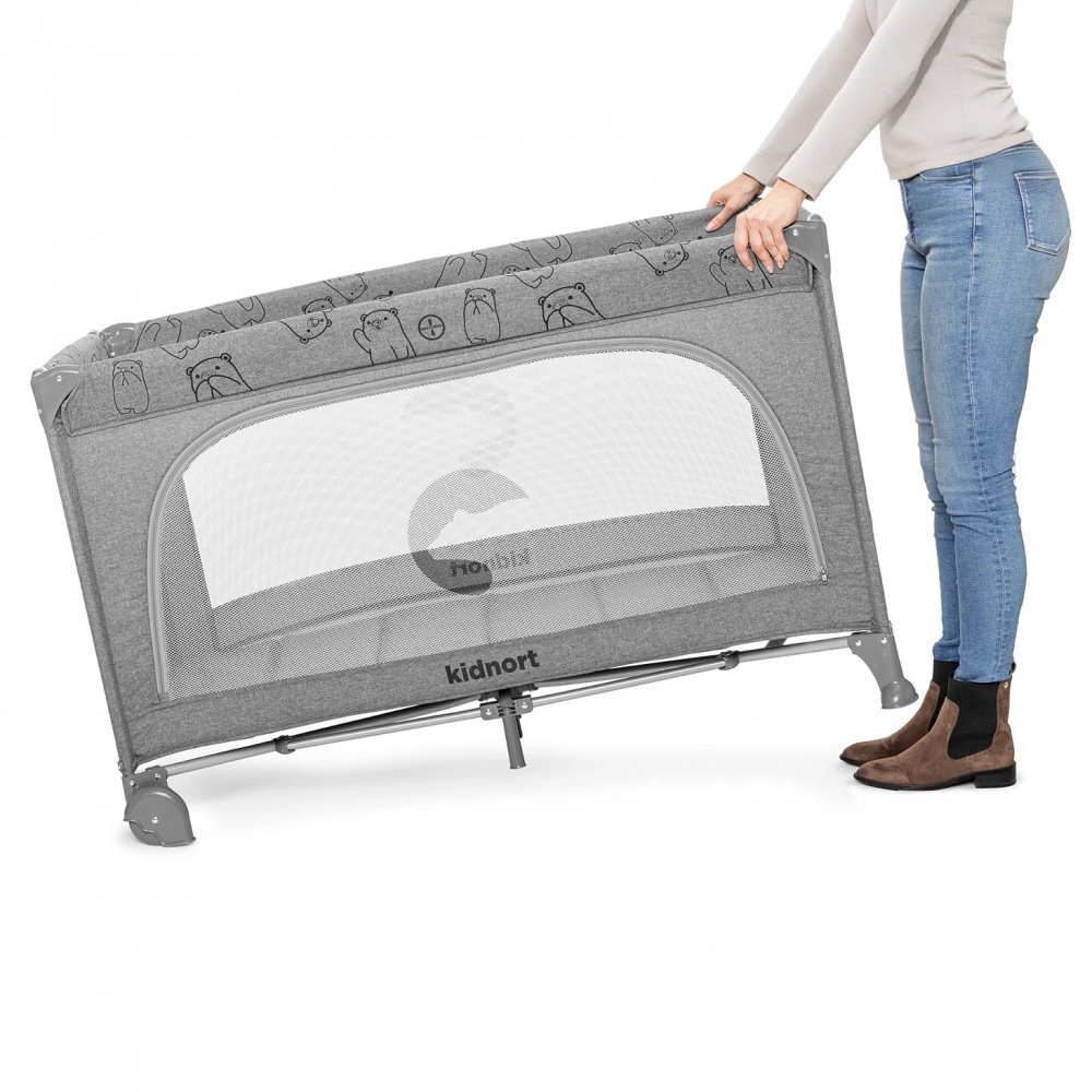 Kidnort Set Patut de calatorie Ihalig Light Gray cu geanta de transport salteluta pliabila usa cu fermoar si roti cu posibilitatea de blocare + Saltea cocos Comfort 8 cm