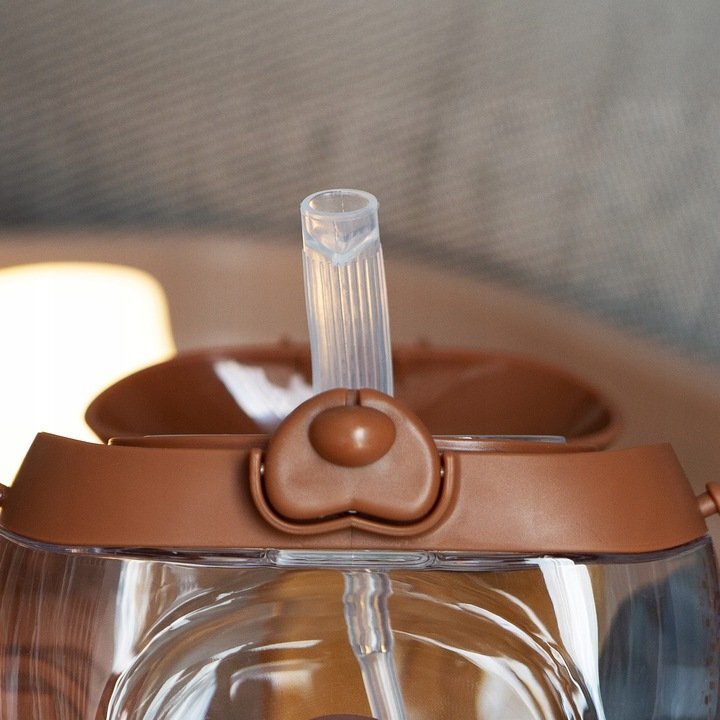 Kidnort Sticluta de apa din tritan pentru copii Bear sterilizabila pai moale din silicon cu bila gravitationala prevazuta cu snur reglabil capacitate 300 ml Brown