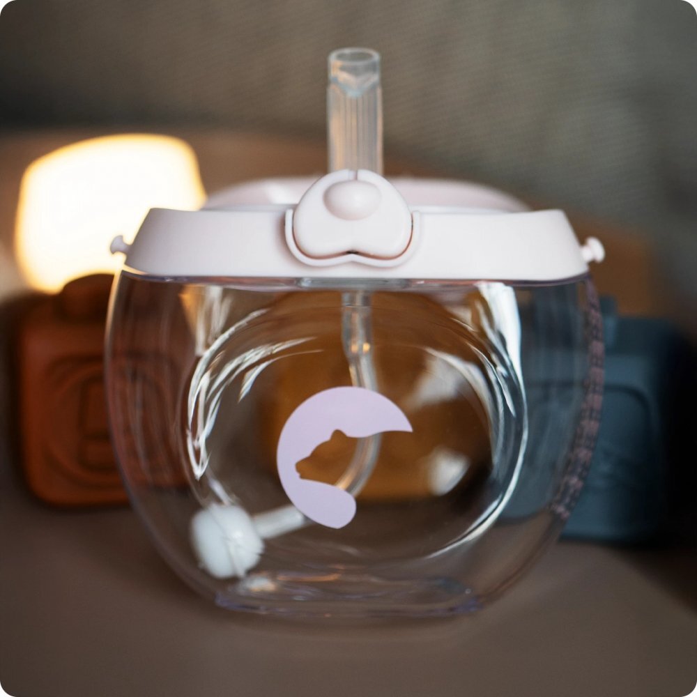 Kidnort Sticluta de apa din tritan pentru copii Bear sterilizabila pai moale din silicon cu bila gravitationala prevazuta cu snur reglabil capacitate 300 ml Pink