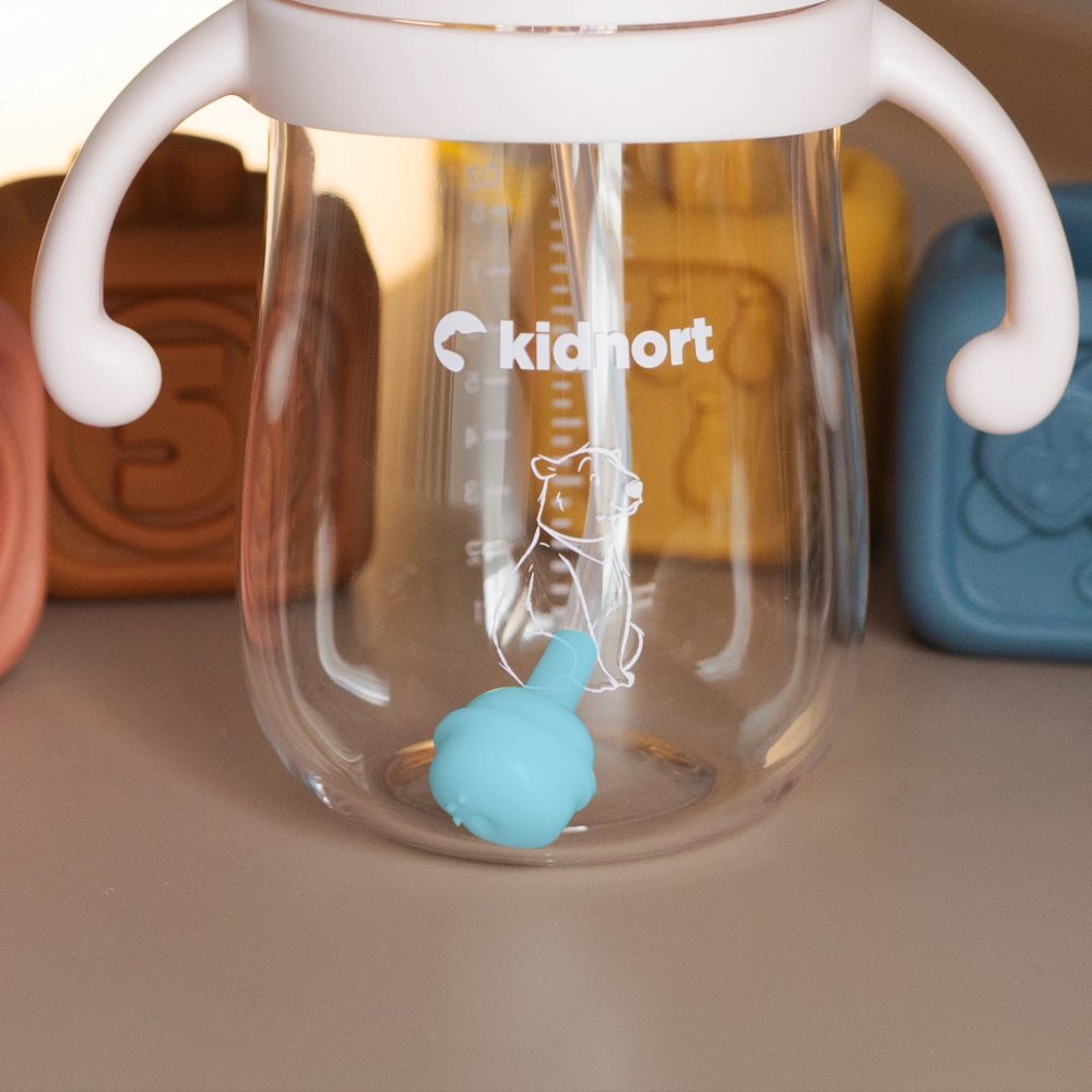 Kidnort Sticluta de apa din tritan pentru copii Bringebaer sterilizabila pai moale din silicon cu biluta gravitationala maner ergonomic capacitate 240 ml Brown