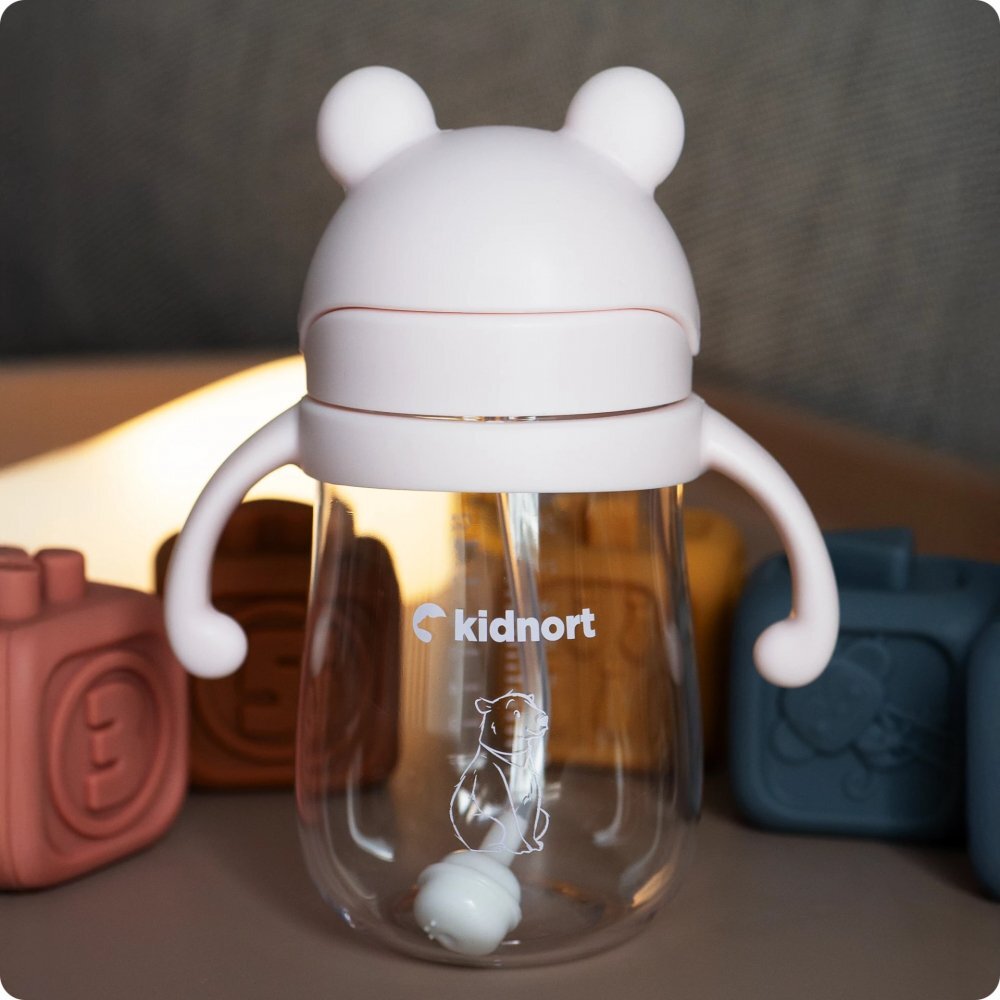 Kidnort Sticluta de apa din tritan pentru copii Bringebaer sterilizabila pai moale din silicon cu biluta gravitationala maner ergonomic capacitate 240 ml Roz