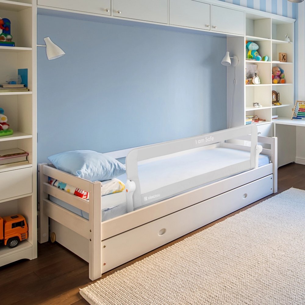 KikkaBoo Bariera de protectie pentru pat copii I am Safe Grey 150 cm fixare stabila rabatabila potrivita pentru saltele de la 12-20 cmcolturi rotunjitematerial textil de inalta calitate