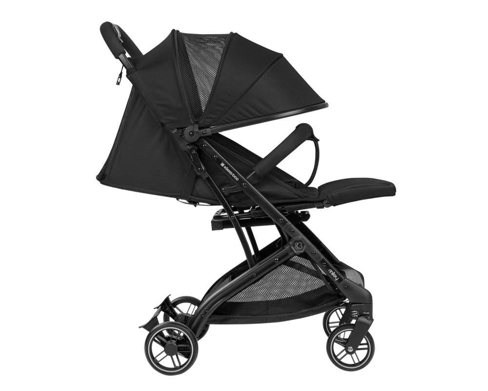 KikkaBoo Carucior sport Miley Black pana la 22kgPliere compacta cu sistem trollerCadru aluminiuSuspensiiBaldachin cu extensie protectie UPF50+Spatar reglabil cu pozitie de somnMaterial impermeabilHusa picioare