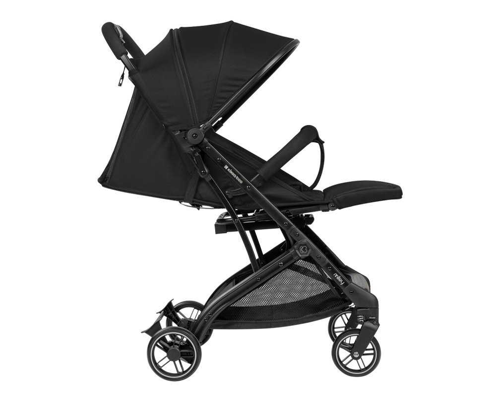 KikkaBoo Carucior sport Miley Black pana la 22kgPliere compacta cu sistem trollerCadru aluminiuSuspensiiBaldachin cu extensie protectie UPF50+Spatar reglabil cu pozitie de somnMaterial impermeabilHusa picioare