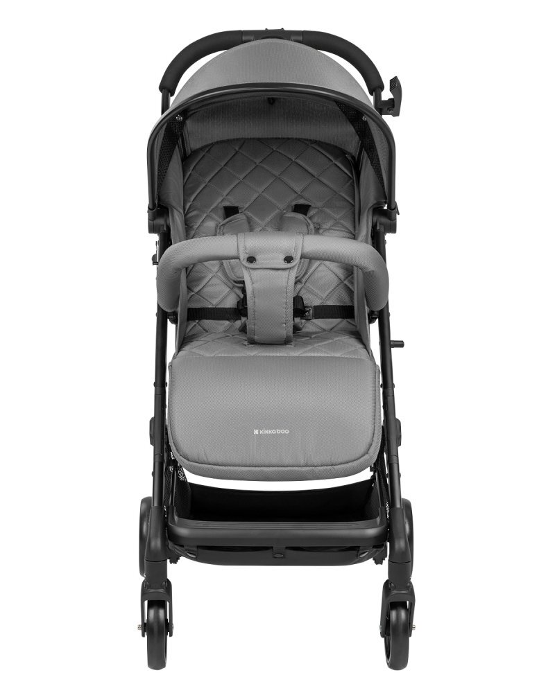KikkaBoo Carucior sport Miley LightGrey pana la 22kgPliere compacta cu sistem trollerCadru aluminiuSuspensiiBaldachin cu extensie protectie UPF50+Spatar reglabil cu pozitie de somnMaterial impermeabilHusa picioare
