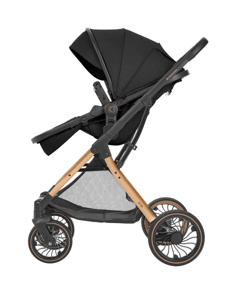 KikkaBoo Carucior transformabil 3in1 cu scaun auto I-Sizecadru din aluminiususpensii pe roti si cadrusezut reversibilcapotina XXLroti rezistente din PUbara de protectie detasabilahusa picioare inclusa One Black