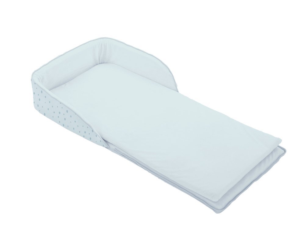 KikkaBoo Patut portabil pentru bebelusi si rucsac 2in1 Memory Blue Dots multifunctionalbaza din spuma densa cu husa din bumbacprevazut cu fermoar si bretele reglabilepotrivit pentru calatorii