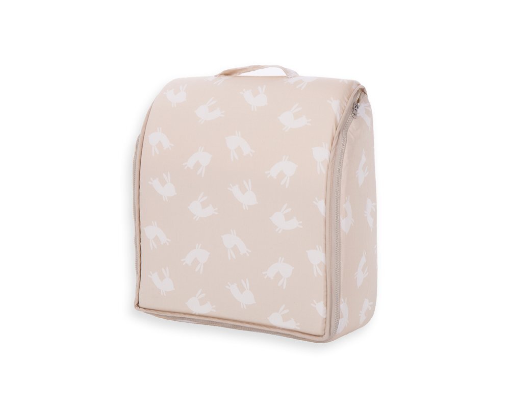 KikkaBoo Patut portabil pentru bebelusi si rucsac 2in1 Memory Rabbits multifunctionalbaza din spuma densa cu husa din bumbacprevazut cu fermoar si bretele reglabilepotrivit pentru calatorii