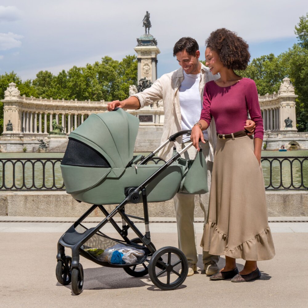KINDERKRAFT Carucior 2 in 1 pentru copii Prime 3 Black suspensii suport reglabil pentru picioare greutate admisa 22 kg